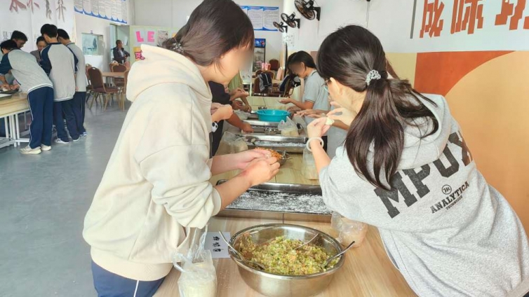 广州叛逆孩子教育学校,广东乐成教育:为童年加冕,用微成就铸就孩子的生命王冠!