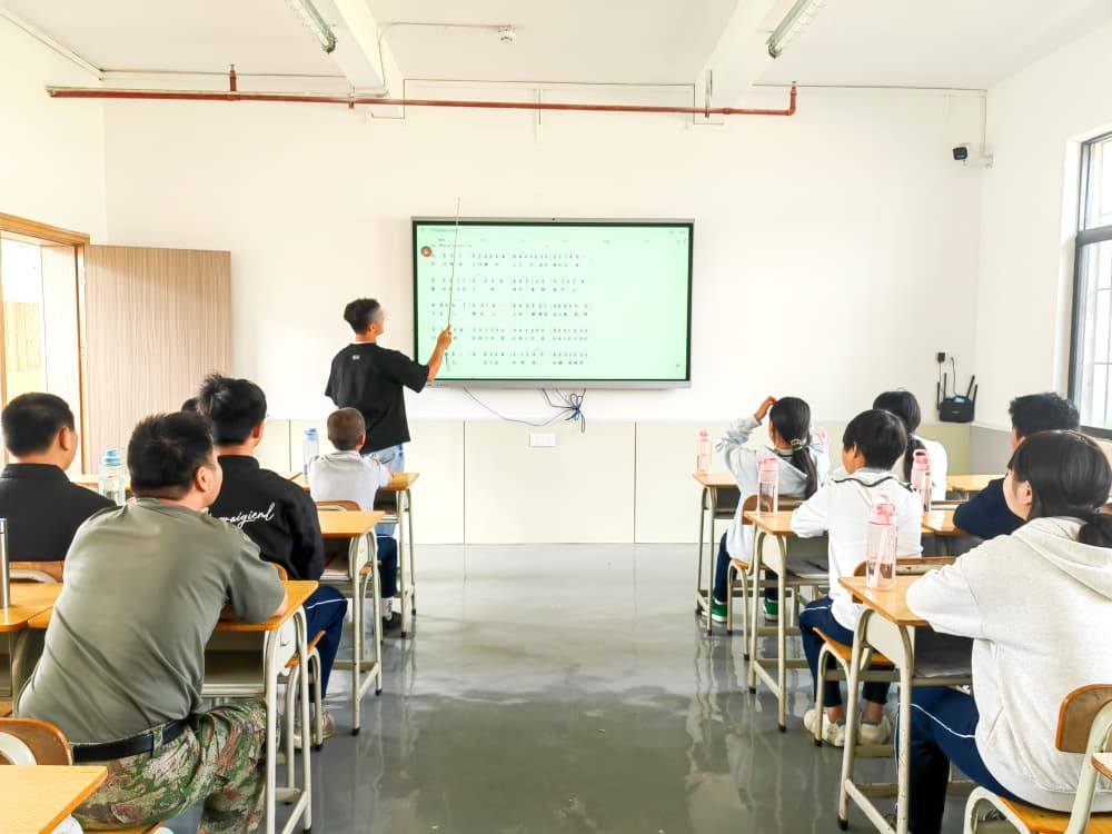 广东叛逆孩子教育学校,广东乐成教育招生电话14758970750