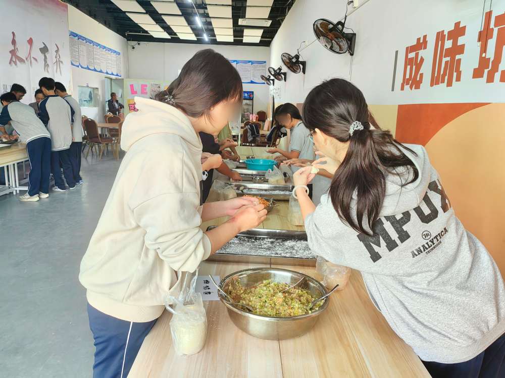 东莞叛逆孩子教育学校,广东成长教育学校招生电话14758970750